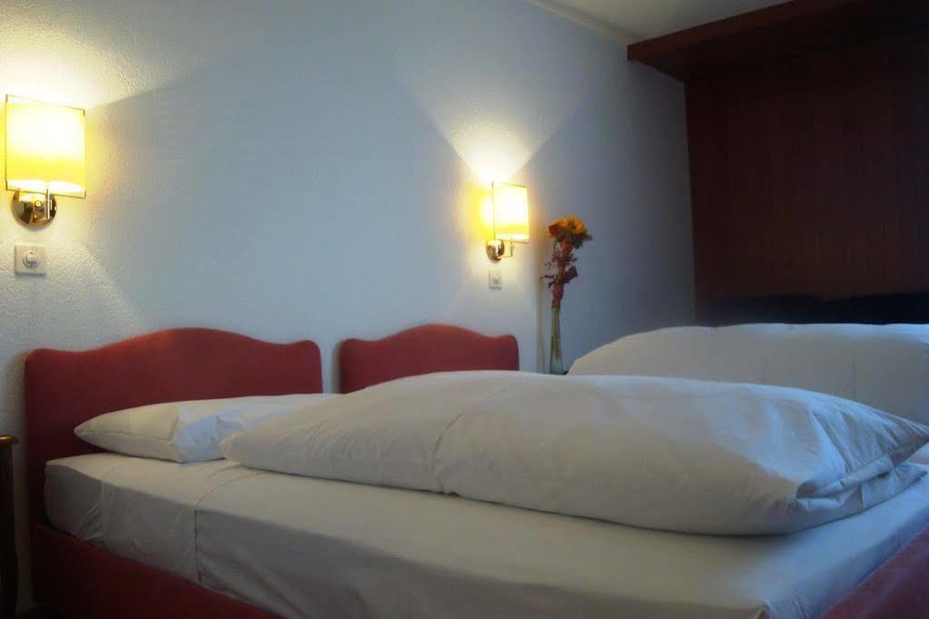Hotel Du Grand-Pre Marly-le-Grand Kültér fotó